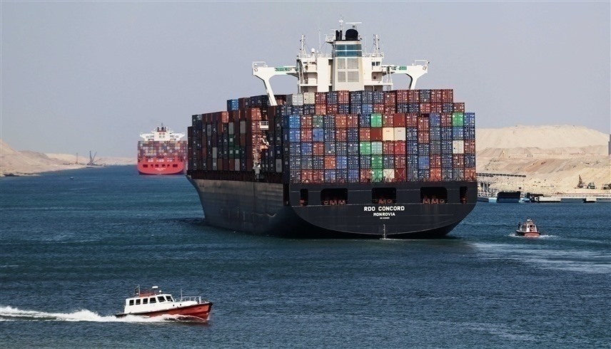 سفينة تحمل حاويات في قناة السويس المصرية (أرشيف)
