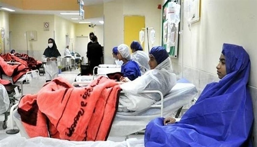 تلميذات إيرانيات داخل أحد المستشفيات بسبب تعرضهن لتسمم في المدرسة (تويتر) 