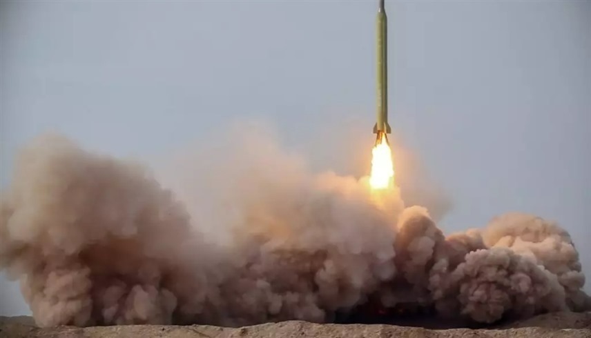إطلاق صاروخ إيراني أثناء تدريبات عسكرية. (أ ف ب)