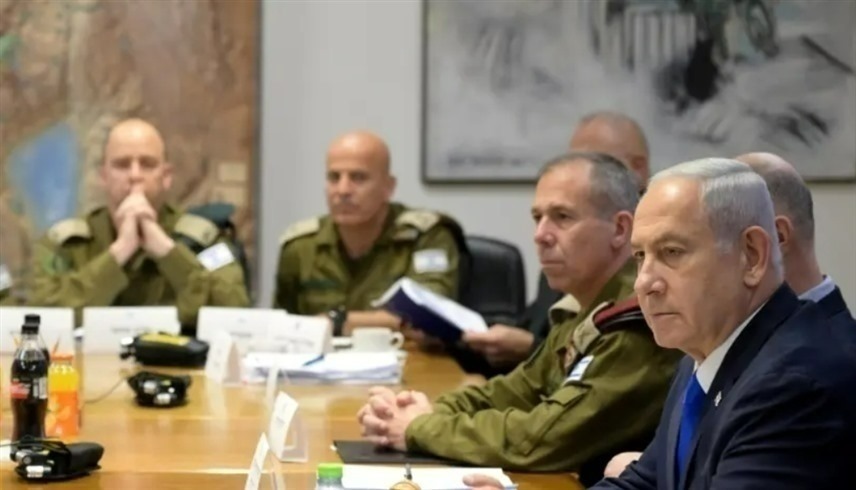 نتانياهو بجانب قادة إسرائيليين أثناء عملية الدرع والسهم. (صحيفة جيروزاليم بوست