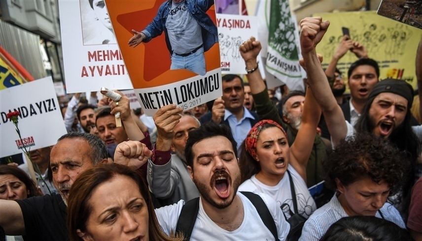 أتراك يتظاهرون للمطالبة بالإفراج عن صحافين معتقلين (أرشيف)
