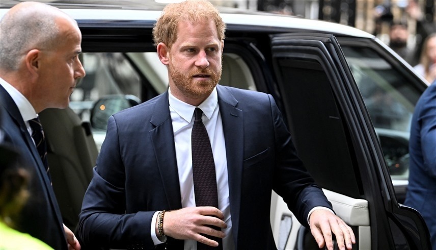الأمير هاري لدى وصوله إلى المحكمة في لندن (رويترز)