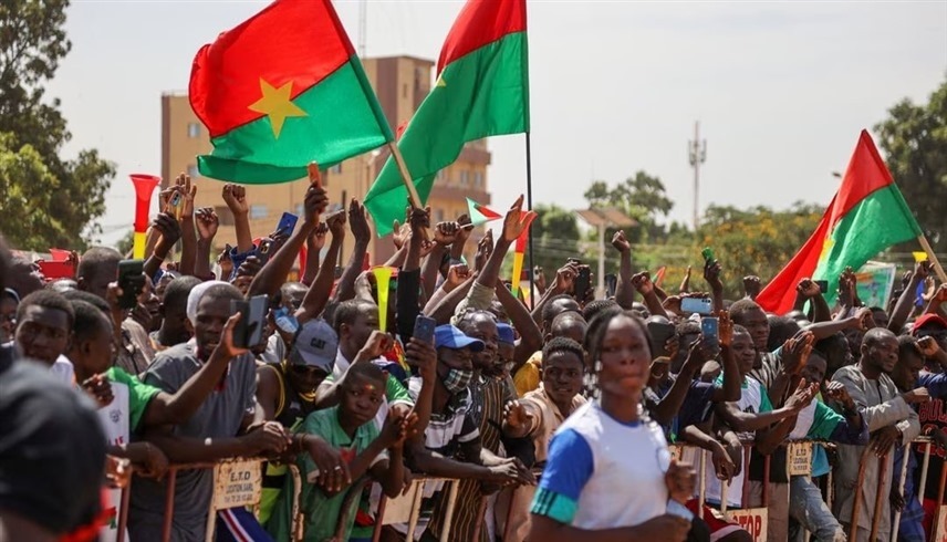 المواطنون في بوركينا فاسو يحيون الذكرى الأولى من الانقلاب العسكري لإبراهيم تراوري (إكس)