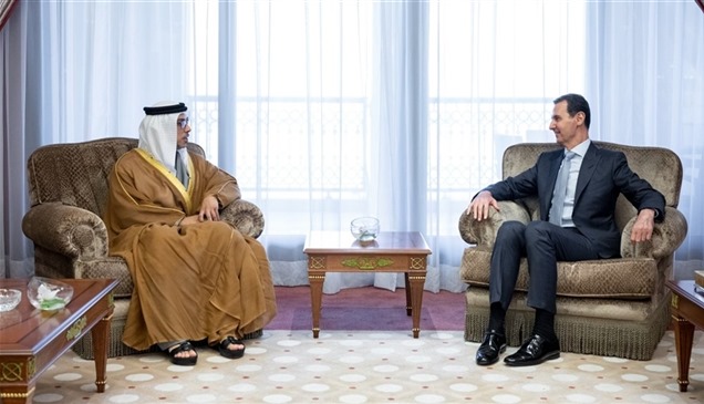 منصور بن زايد يلتقي الرئيس السوري على هامش قمة جدة 
