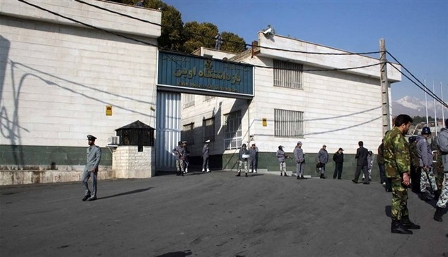 61 سجينة إيرانية يضربن عن الطعام احتجاجاً على الإعدامات