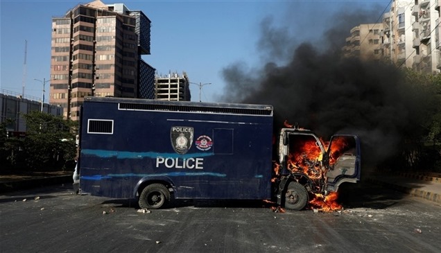 باكستان تحقق في أحداث العنف بعد اعتقال عمران خان